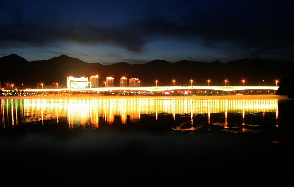 Вечерний круиз по реке Синьань
